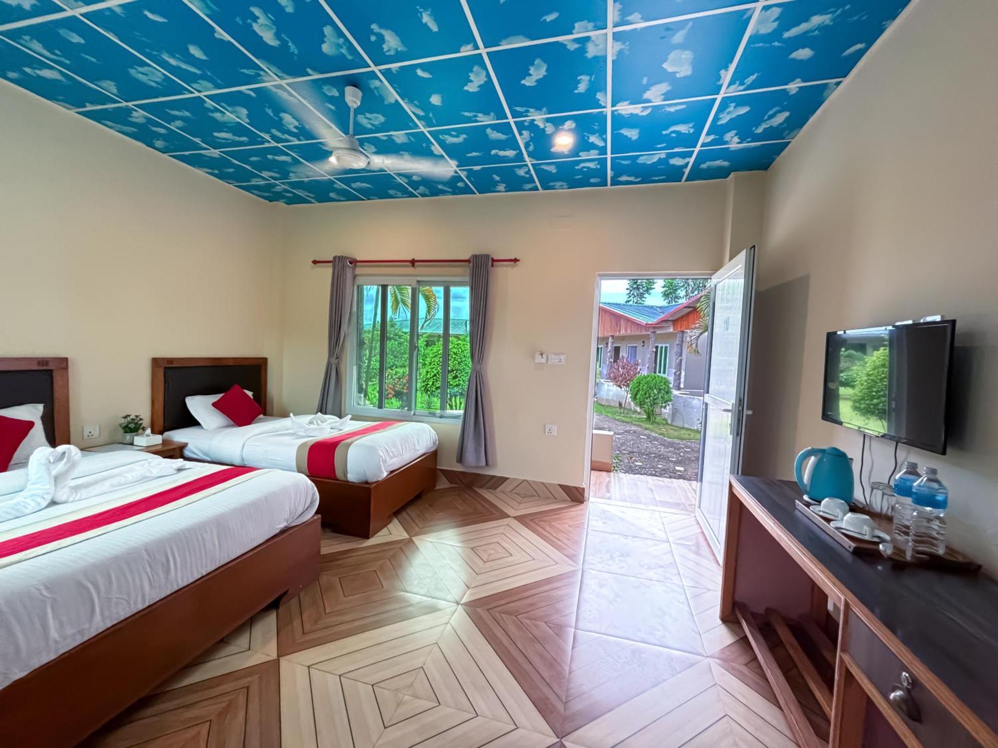 Greenland Safari, Sauraha Exterior foto