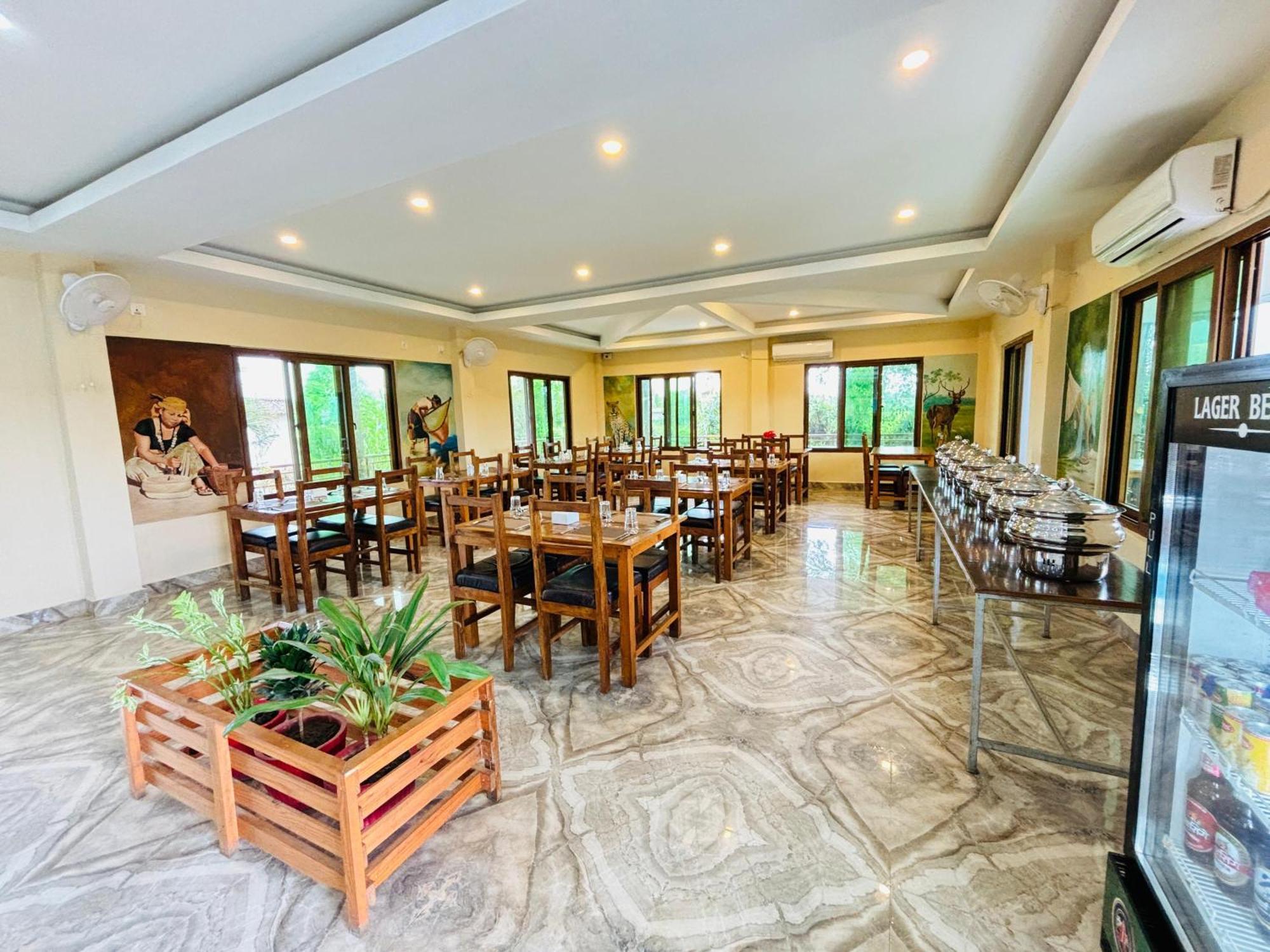 Greenland Safari, Sauraha Exterior foto